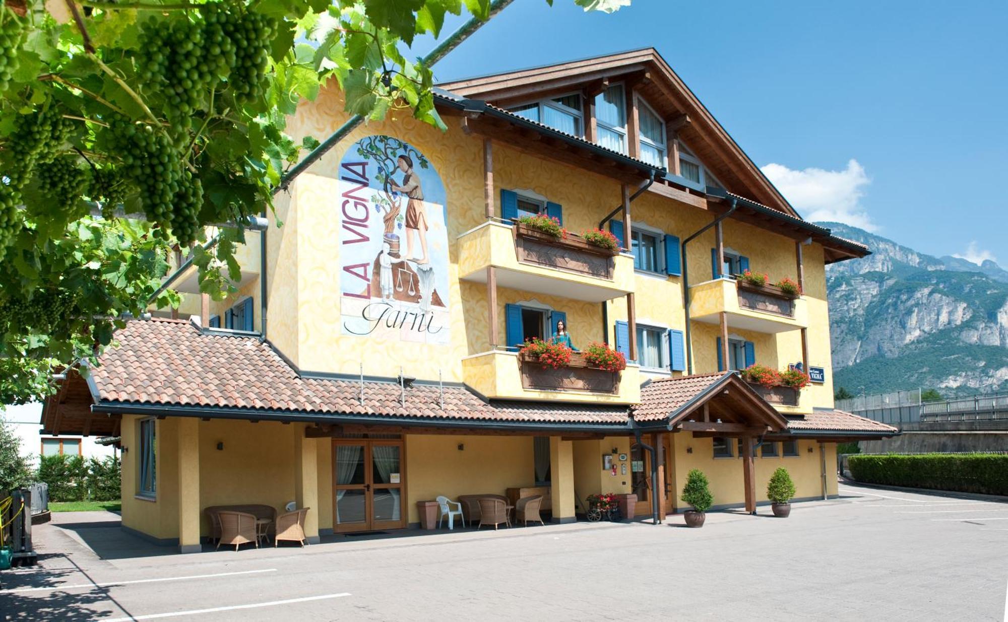 Hotel Garni La Vigna - Adult Friendly ซานมิเคเล อัลลาดิเจ ภายนอก รูปภาพ