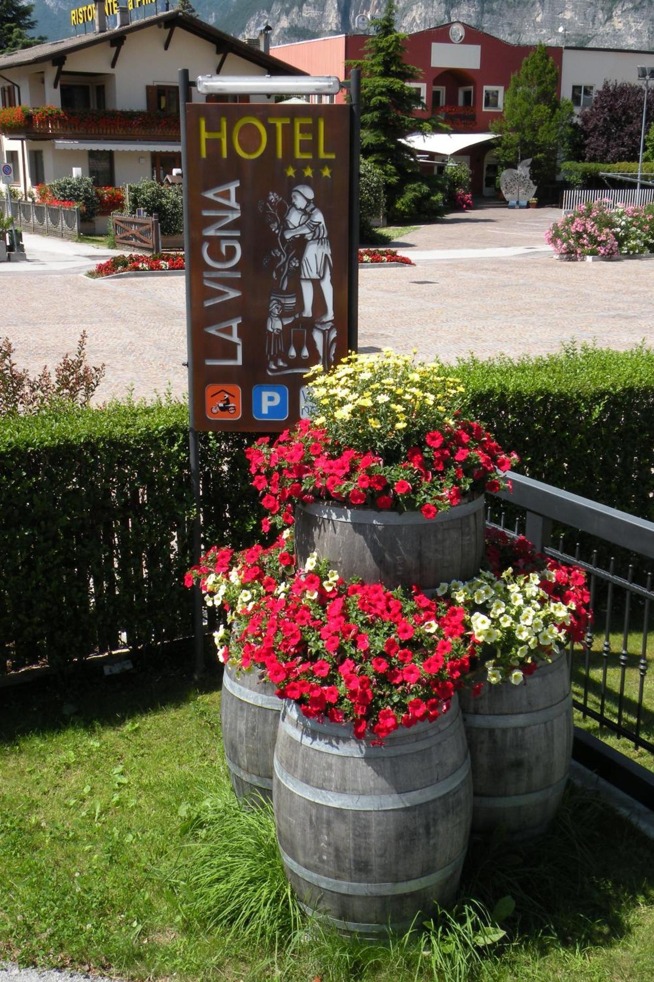 Hotel Garni La Vigna - Adult Friendly ซานมิเคเล อัลลาดิเจ ภายนอก รูปภาพ